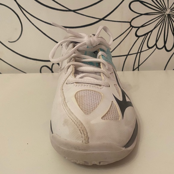 Mizuno volleyball shoes. Size US female 6.5. White/grey/blue - Picture 11 of 12